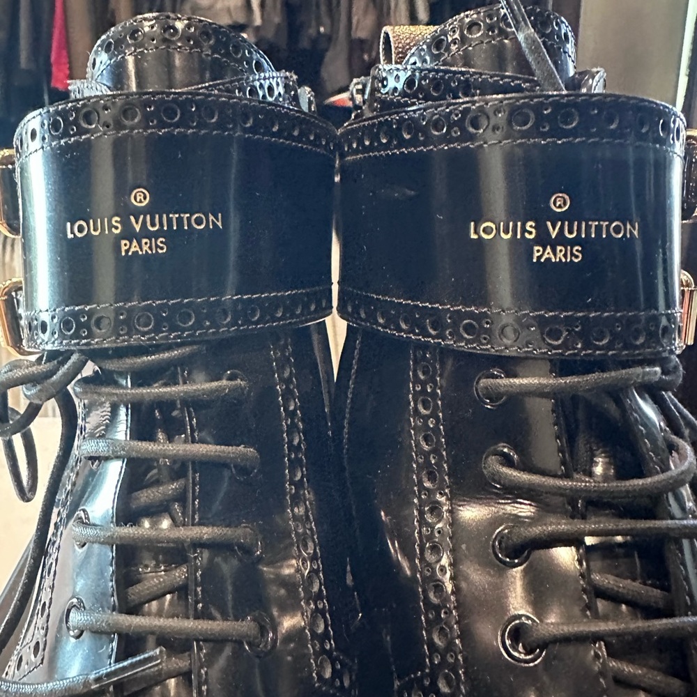LV Booties lik new!!!
